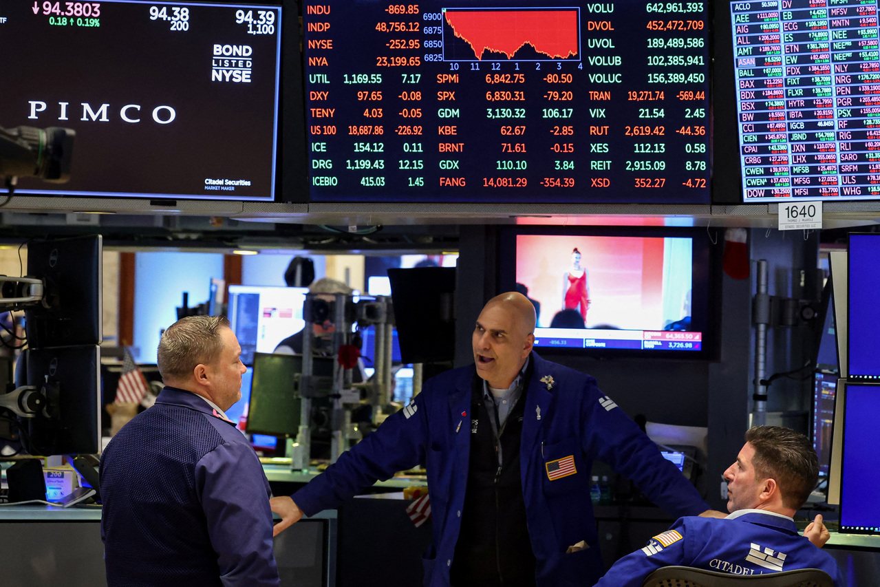 Operadores en la Bolsa de Nueva York. (Reuters)