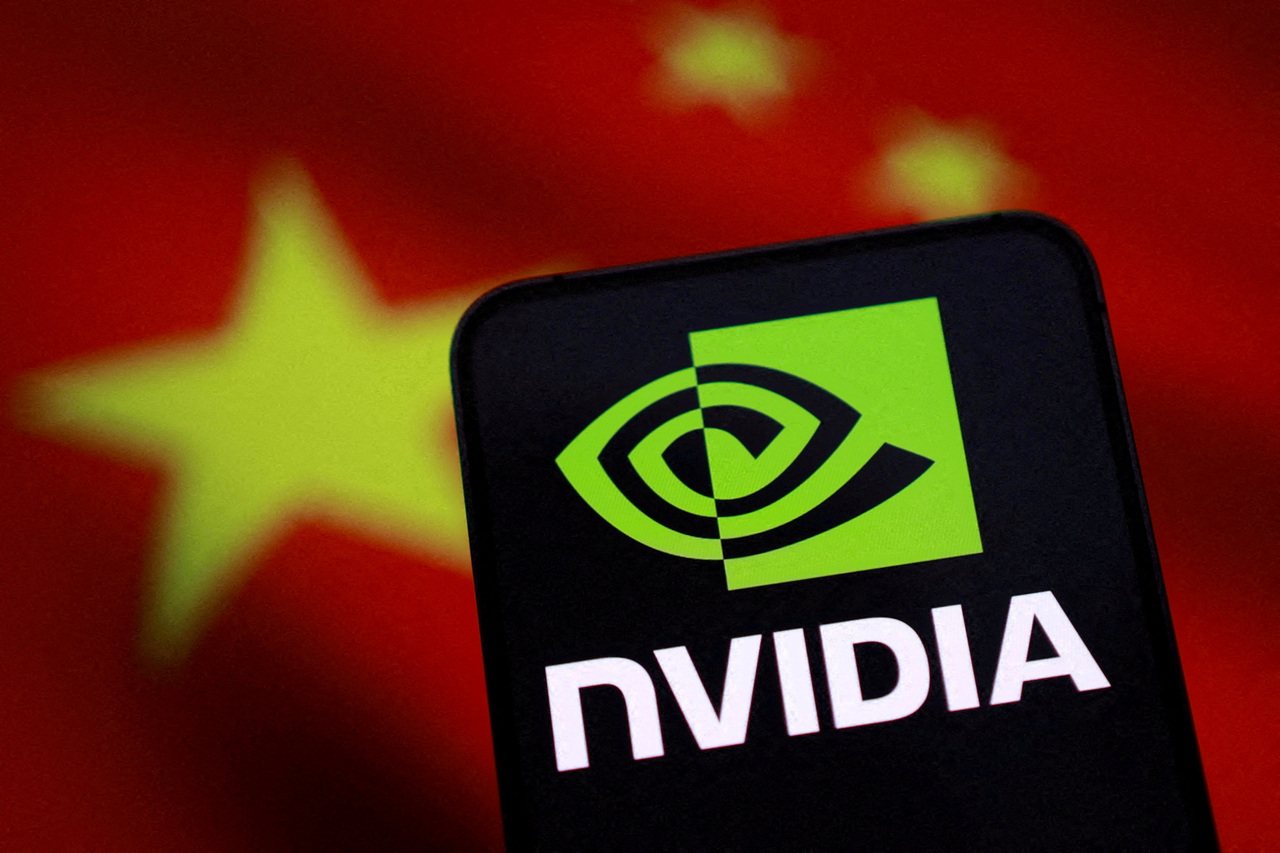 Nvidia enfrenta varias barreras para vender chips H200 a clientes en China. (Reuters)