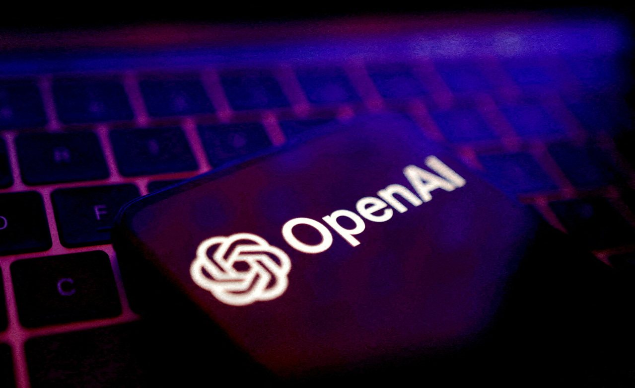 Se reveló que Amazon planea invertir hasta 50 mil millones en OpenAI, dependiendo de su salida a bolsa o de logros en AGI. (Reuters)