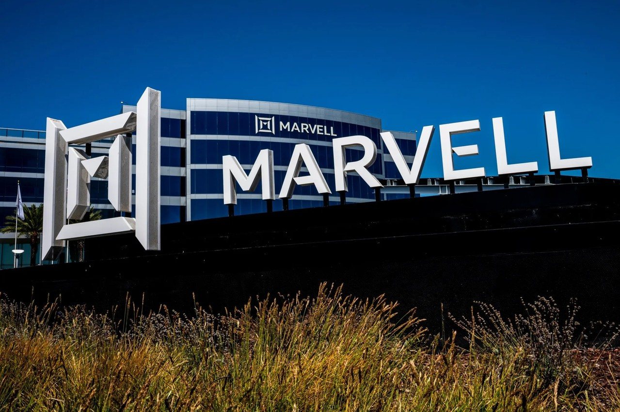 Los analistas afirman que, gracias a la fuerte demanda de los centros de datos, Marvell Technology podría superar en rendimiento a Nvidia este año. Bloomberg.