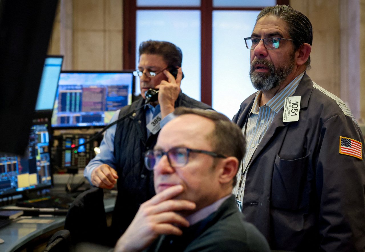 Las acciones en EE. UU. declinan, ya que los resultados mejores de lo esperado de Nvidia no logran calmar las preocupaciones de los inversores sobre la sostenibilidad del aumento en las grandes acciones tecnológicas. Reuters
