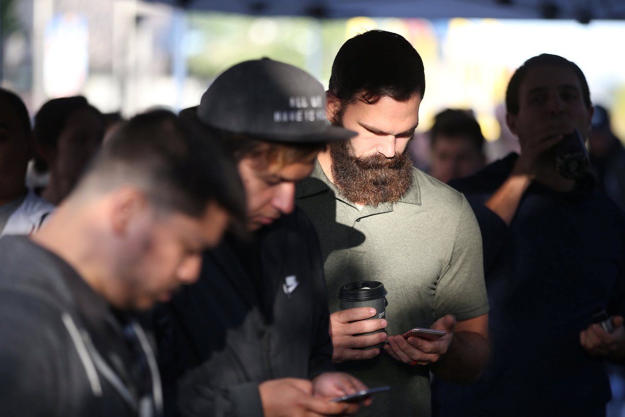 El organismo de investigación IDC indica que, debido a la escasez de chips de memoria, el mercado global de smartphones podría decrecer un 12.9% para 2026. Imagen de referencia. (Reuters)