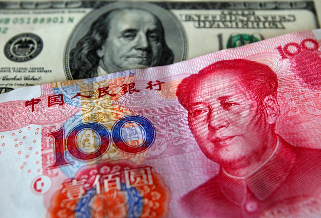 La tasa de cambio del renminbi frente al dólar estadounidense se apreció tres veces tras las vacaciones del Año Nuevo Chino, pero finalmente cayó en el último día de transacciones de febrero, el 27. Reuters.