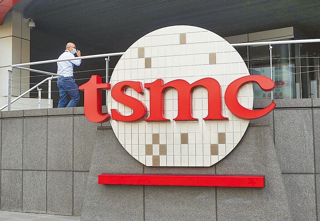 El informe financiero de TMSC de 2025 muestra que la planta en EE. UU. inesperadamente ha pasado de pérdidas a beneficios, alcanzando 161.4 millones de NT$ (AP).