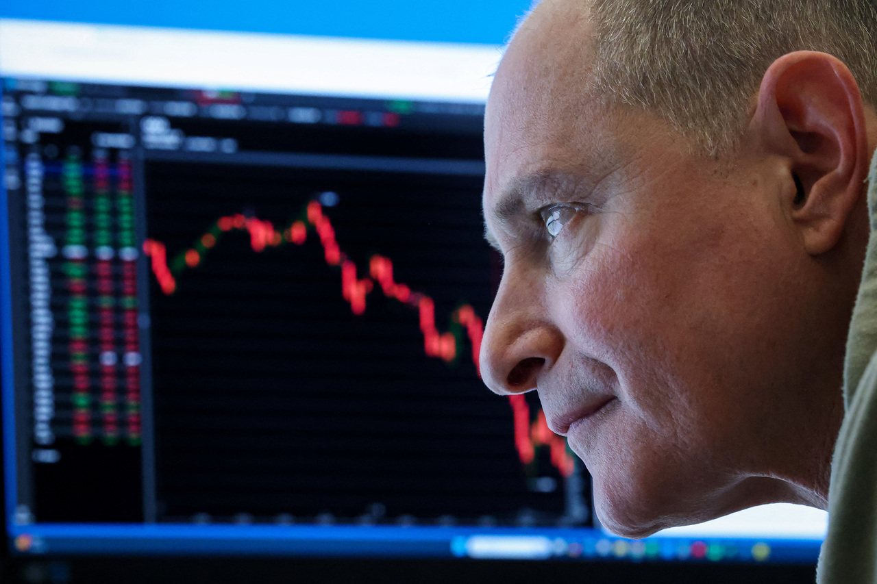 La incertidumbre sobre la tecnología y la IA sigue siendo el eje del mercado, provocando dudas en la base de la rentabilidad de muchas industrias. (Reuters)